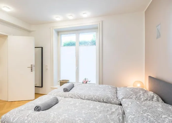 Modern Near Aussenalster Hambourg